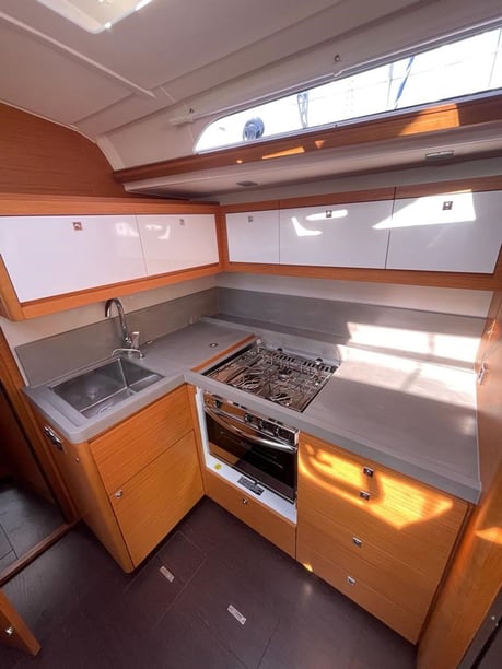 Capo d'Orlando Barca a vela cabina 4  cuccette 11  11  ospiti 14.33 m Numero dell'inserzione: #17935 5