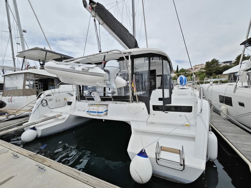 Šibenik Catamaran 4 cabin 8 berths 8 guests 12.94 m Listing Number: #17941 3