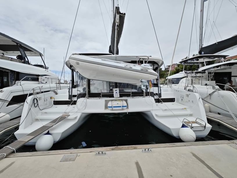 Šibenik Catamaran 4 cabin 8 berths 8 guests 12.94 m Listing Number: #17941