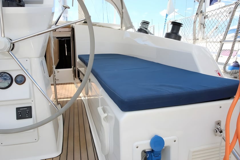 Primošten Velero Cabina 3  7  literas 7  invitados 11.3 m Número de anuncio: #17957 3