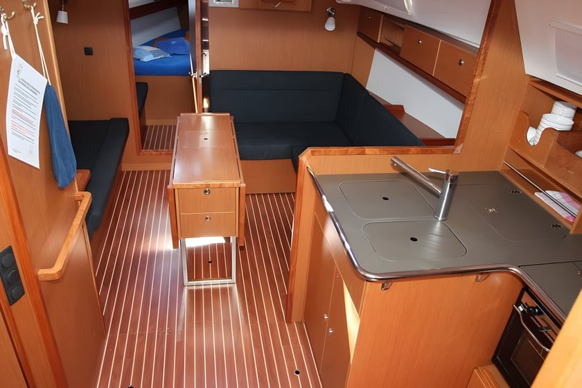 Primošten Velero Cabina 3  7  literas 7  invitados 11.3 m Número de anuncio: #17957 5