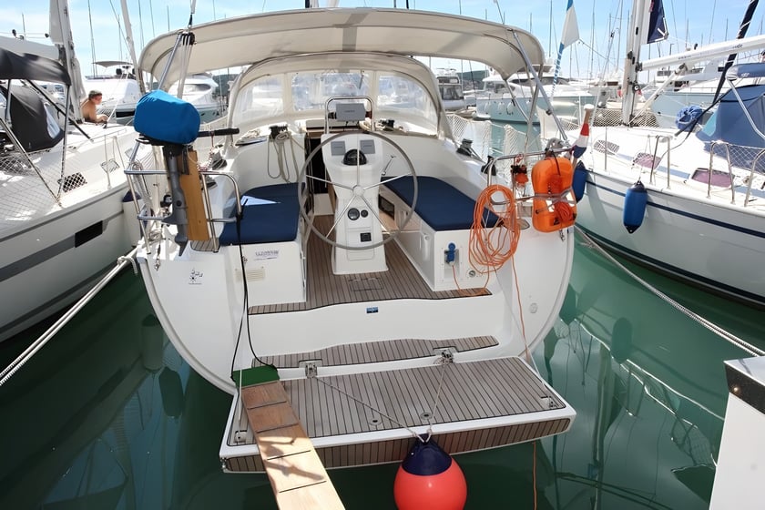 Primošten Velero Cabina 3  7  literas 7  invitados 11.3 m Número de anuncio: #17957