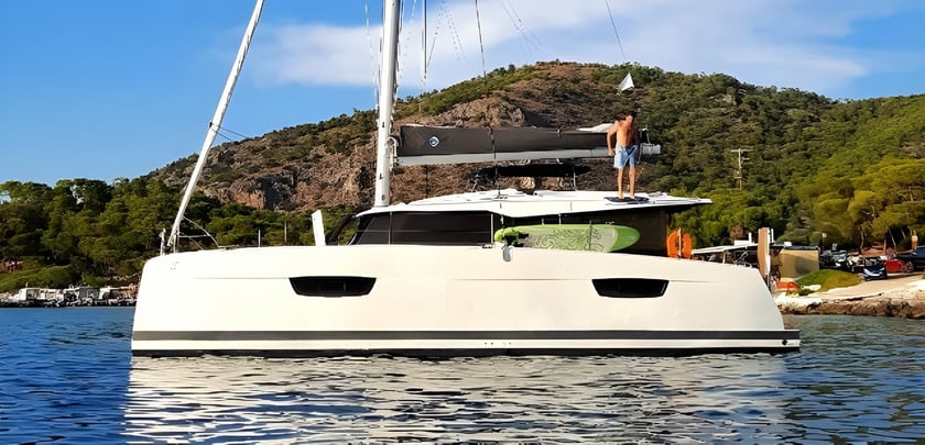 Athènes Catamaran Cabine 5  Couchettes 10  Invités 10  12.58 m Numéro de l'annonce: #17967 4