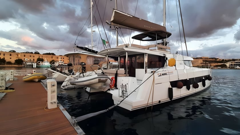 Capo d'Orlando Catamaran Cabine 5  10  slaapplaatsen 10  gasten 14.28 m Lijstnummer: #17968