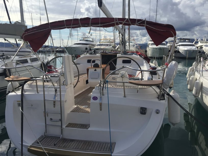 Pula Yelkenli 4 kabin Konaklama 10 kişi Seyir 10 kişi 13.41 m İlan No: #17982