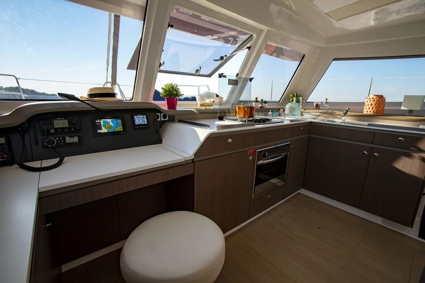 Volos Catamaran 4 cabin 12 berths 12 guests 12.45 m Listing Number: #17988 3