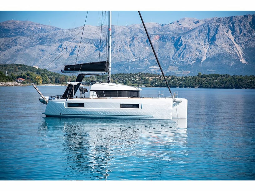 Preveza Catamaran Cabine 5  10  slaapplaatsen 10  gasten 11.74 m Lijstnummer: #17992