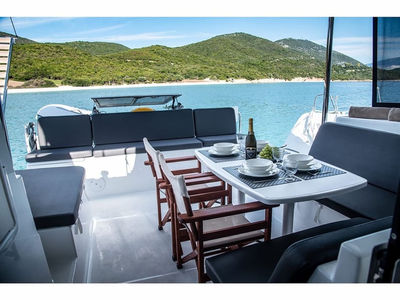 Preveza Catamaran Cabine 5  10  slaapplaatsen 10  gasten 11.74 m Lijstnummer: #17992 2