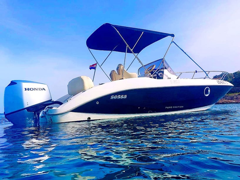 Trogir Motorboat 6 cabin 2 berths 8 guests 6.13 m Listing Number: #17994 5