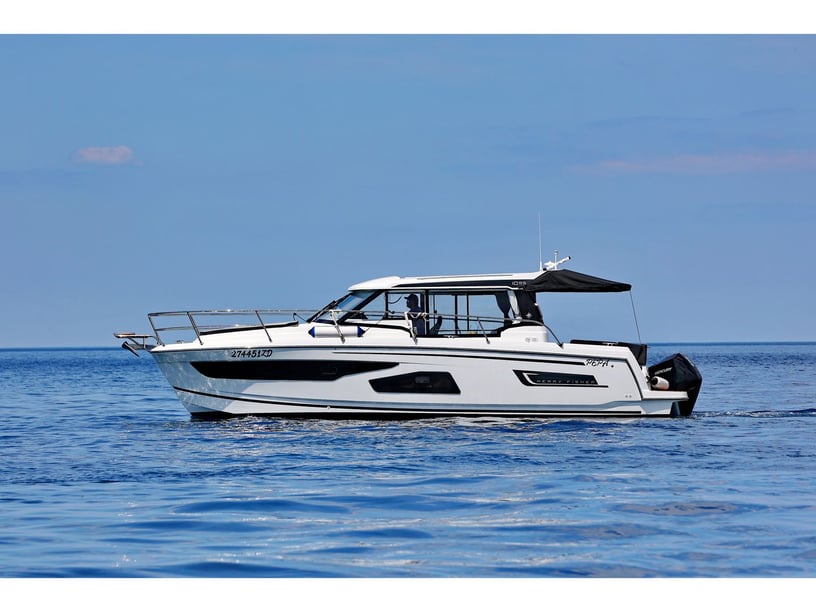 Zadar Motorboat 3 cabin 8 berths 8 guests 10.5 m Listing Number: #18010