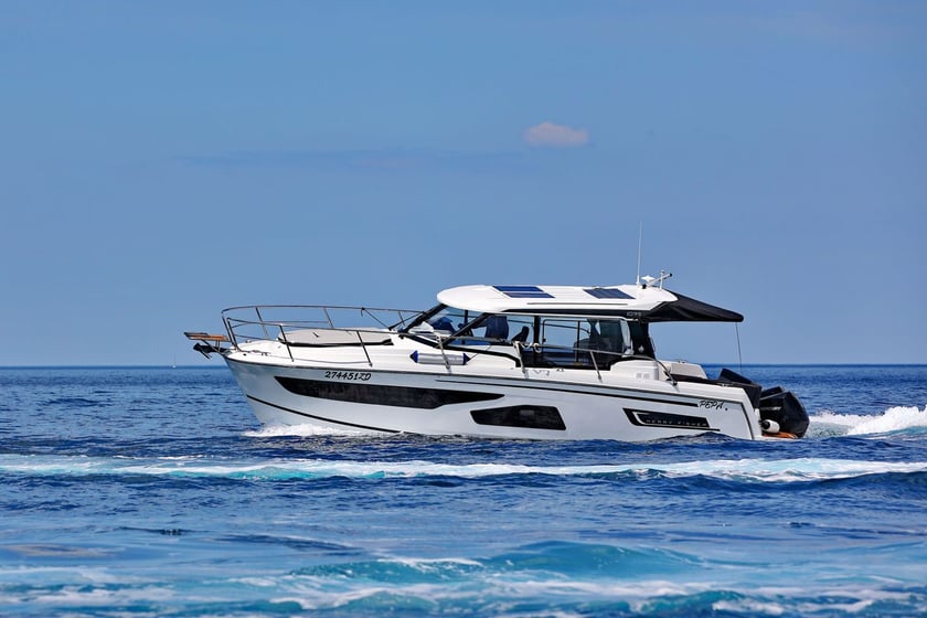 Zadar Motorboat 3 cabin 8 berths 8 guests 10.5 m Listing Number: #18010 3