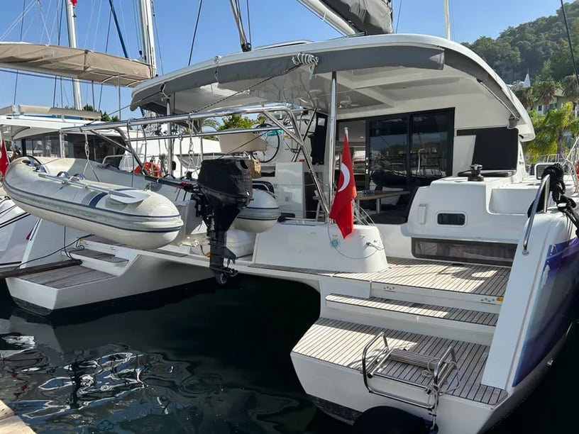 Fethiye Katamaran 4 Kabine 8 Liegeplätze 9 Gäste 12.8 m Nummer des Inserats: #18012