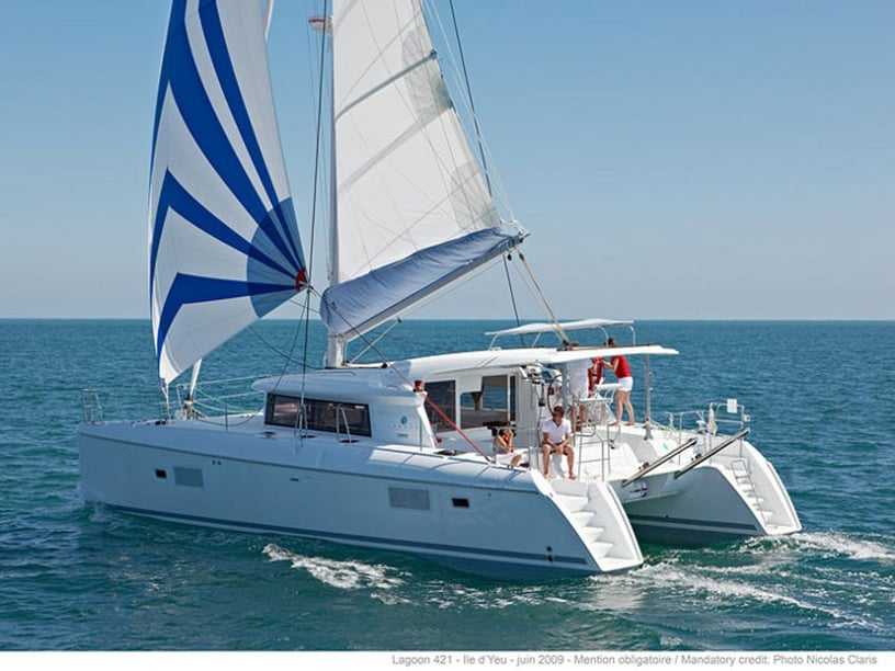 Lavrion Catamaran 6 cabin 10 berths 10 guests 12.61 m Listing Number: #18015