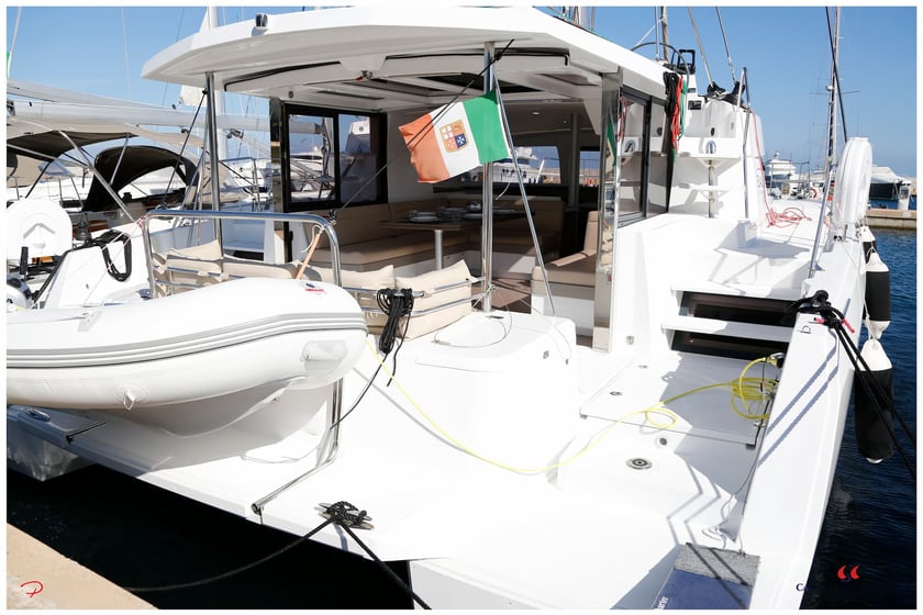 Cagliari Catamaran Cabine 5  Couchettes 11  Invités 11  12.35 m Numéro de l'annonce: #18023 4