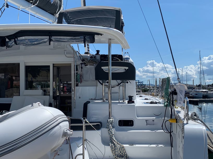 Sibenik Catamaran Cabine 4  Couchettes 10  Invités 10  11.74 m Numéro de l'annonce: #18029 3