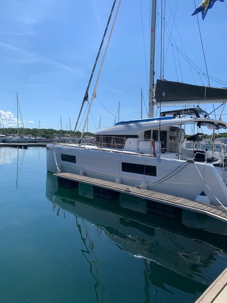 Sibenik Catamaran Cabine 4  Couchettes 10  Invités 10  11.74 m Numéro de l'annonce: #18029 5