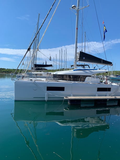 Sibenik Catamaran Cabine 4  Couchettes 10  Invités 10  11.74 m Numéro de l'annonce: #18029