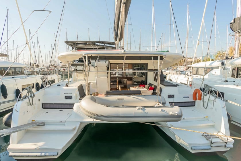 Atene Catamarano cabina 6  cuccette 10  10  ospiti 12.8 m Numero dell'inserzione: #18040