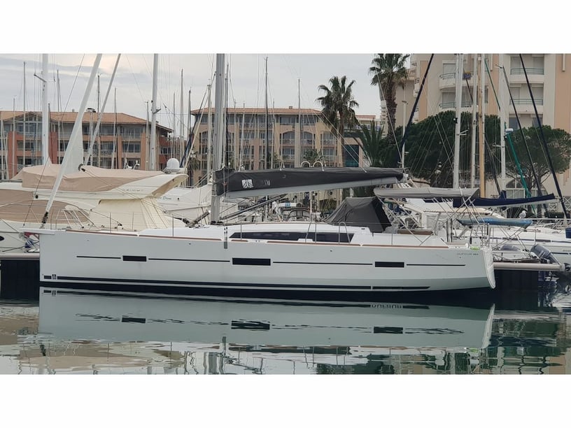 Piombino Segelboot 5 Kabine 12 Liegeplätze 12 Gäste 14.15 m Nummer des Inserats: #18042