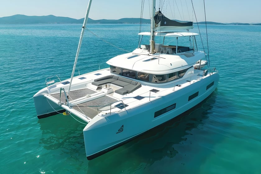 Gesplitst Catamaran 4 cabin 8 berths 8 guests 16.9 m Listing Number: #18049