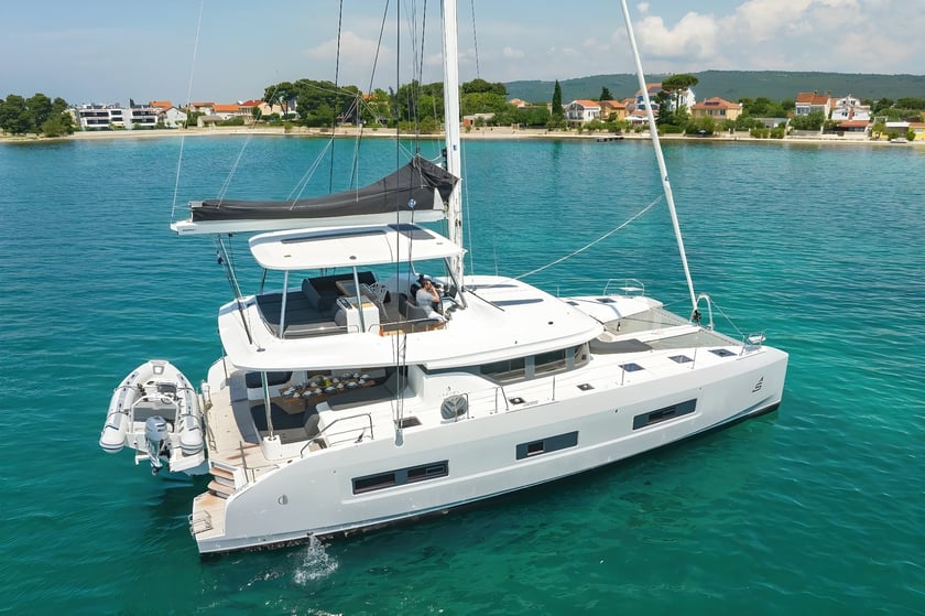 Gesplitst Catamaran 4 cabin 8 berths 8 guests 16.9 m Listing Number: #18049 4