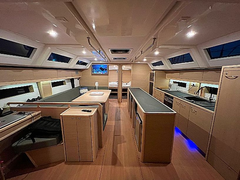 Salerne Voilier Cabine 5  Couchettes 10  Invités 12  17.56 m Numéro de l'annonce: #18058 2