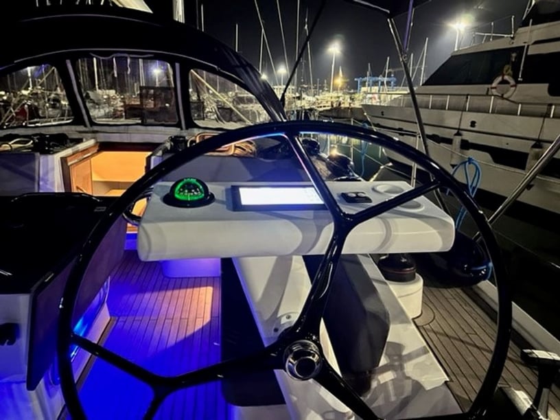 Salerne Voilier Cabine 5  Couchettes 10  Invités 12  17.56 m Numéro de l'annonce: #18062 4