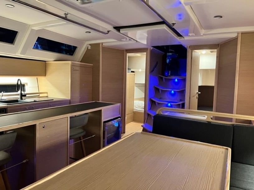 Salerne Voilier Cabine 5  Couchettes 10  Invités 12  17.56 m Numéro de l'annonce: #18062 2