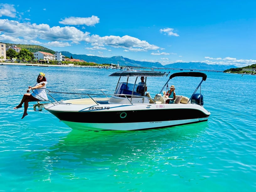 Trogir Motorboot Cabine 1  2  slaapplaatsen 8  gasten 8 m Lijstnummer: #18086 2
