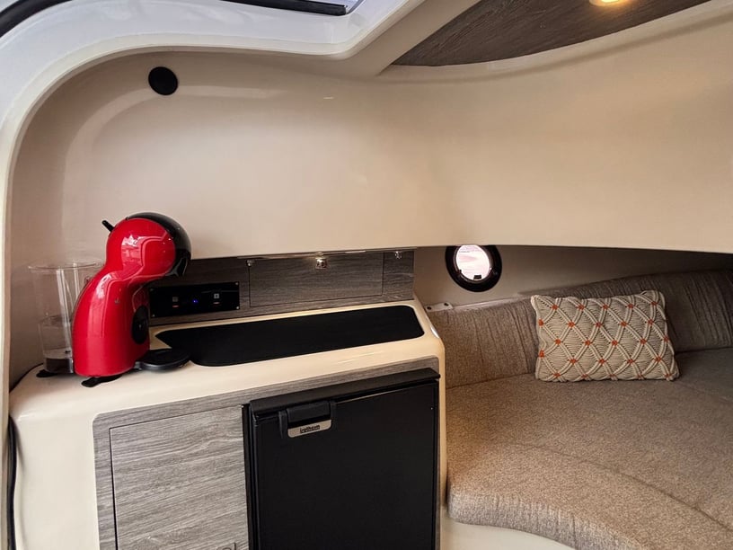 Trogir Motorboot Cabine 1  2  slaapplaatsen 8  gasten 8 m Lijstnummer: #18086 3