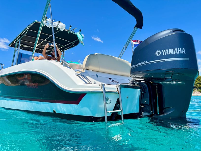 Trogir Motorboot Cabine 1  2  slaapplaatsen 8  gasten 8 m Lijstnummer: #18086 4