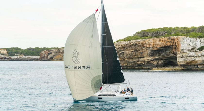 Grimaud Voilier Cabine 3  Couchettes 6  Invités 6  12.35 m Numéro de l'annonce: #18094 3