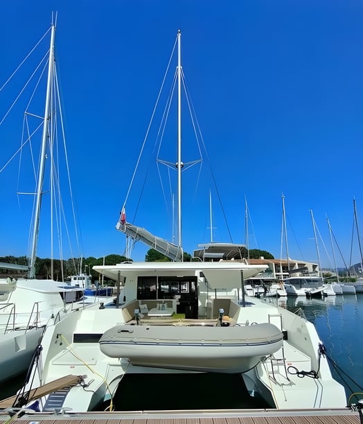 Cogolin Catamaran Cabine 4  8  slaapplaatsen 8  gasten 11.73 m Lijstnummer: #18107 4