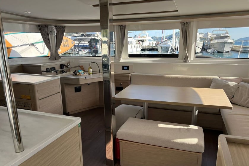 Gocek Catamaran Cabine 5  9  slaapplaatsen 12  gasten 13.99 m Lijstnummer: #18182 5
