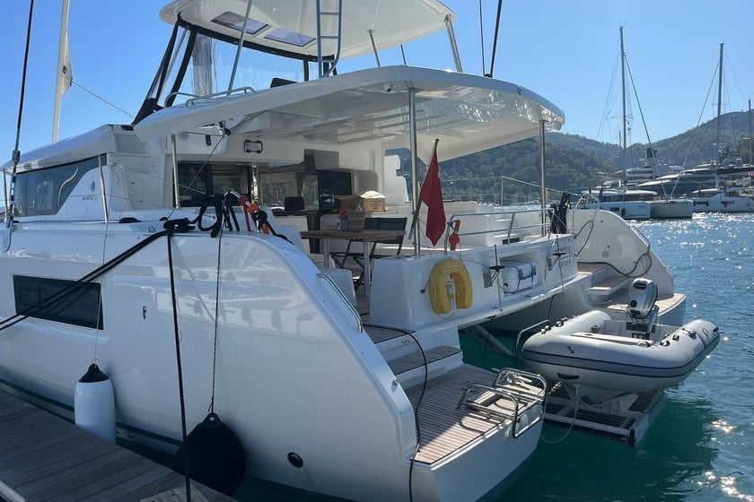 Gocek Catamaran Cabine 4  Couchettes 8  Invités 8  13.99 m Numéro de l'annonce: #18182 2