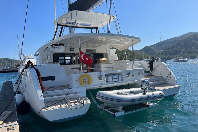 Gocek Catamaran Cabine 4  Couchettes 8  Invités 8  13.99 m Numéro de l'annonce: #18182
