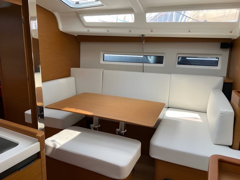 Kaštel Gomilica Segelboot 3 Kabine 8 Liegeplätze 8 Gäste 13.39 m Nummer des Inserats: #18184 5