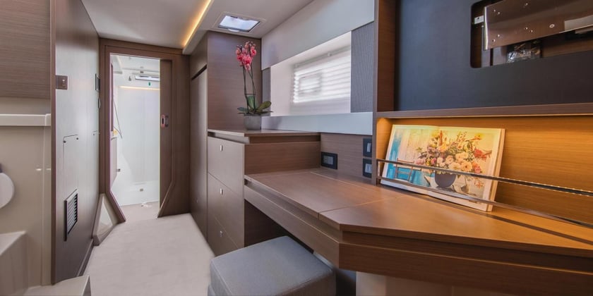 Road Town Catamaran 3 cabin 8 berths 10 guests 12.67 m Listing Number: #18327 5