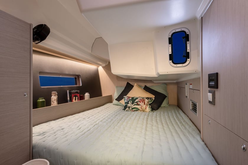 Marina Sailboat 3 cabin 6 berths 6 guests 12.87 m Listing Number: #18361 5