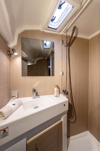 Marina Sailboat 3 cabin 6 berths 6 guests 12.87 m Listing Number: #18361 4