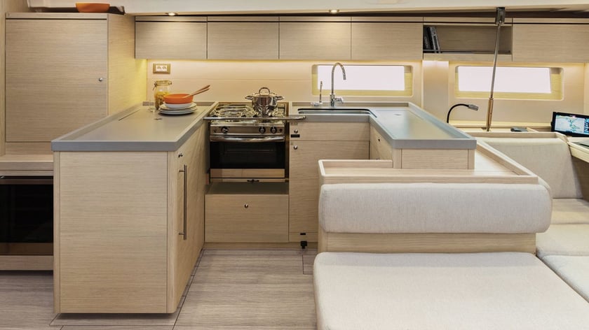 Marina Voilier Cabine 4  Couchettes 10  Invités 10  15.94 m Numéro de l'annonce: #18369 3