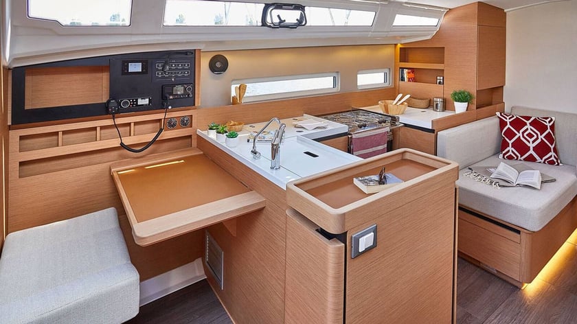 Corfu Sailboat 3 cabin 8 berths 8 guests 12.35 m Listing Number: #18380 3