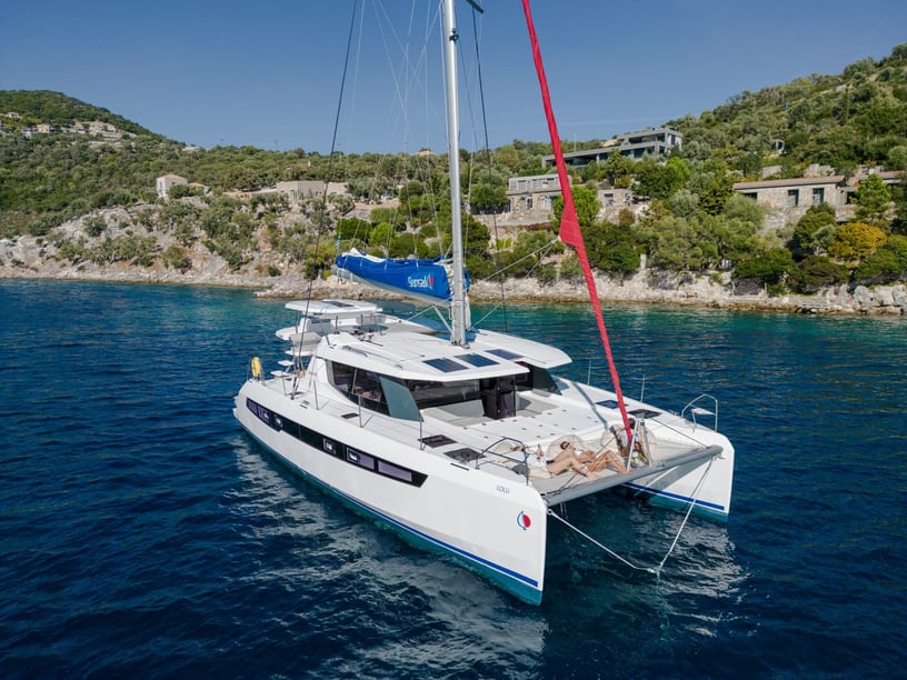 Le Pirée Catamaran Cabine 4  Couchettes 10  Invités 11  13.72 m Numéro de l'annonce: #18421 4