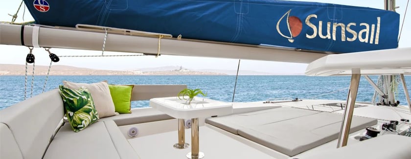 Le Pirée Catamaran Cabine 4  Couchettes 10  Invités 11  13.72 m Numéro de l'annonce: #18421 3