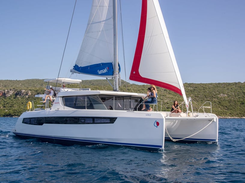 Le Pirée Catamaran Cabine 4  Couchettes 10  Invités 11  13.72 m Numéro de l'annonce: #18421