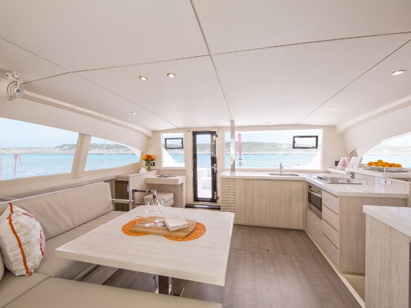 Dubrovnik Catamaran Cabine 4  Couchettes 8  Invités 8  11.97 m Numéro de l'annonce: #18459 2