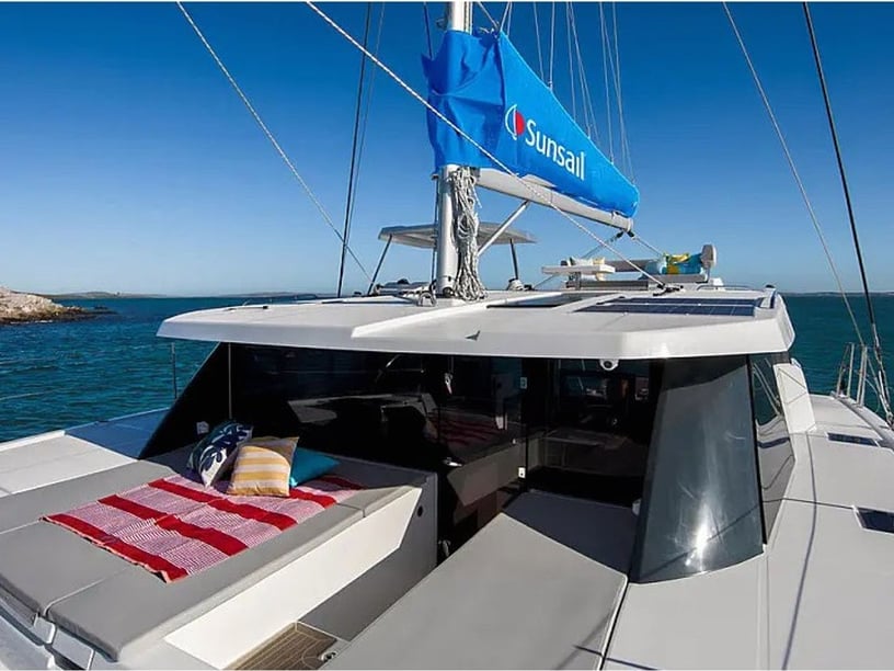 Raiatea Katamaran 4 Kabine 10 Liegeplätze 10 Gäste 12.8 m Nummer des Inserats: #18464 2