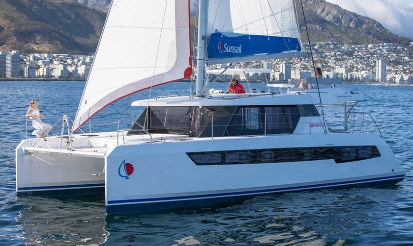 Raiatea Katamaran 4 Kabine 10 Liegeplätze 10 Gäste 12.8 m Nummer des Inserats: #18464 4