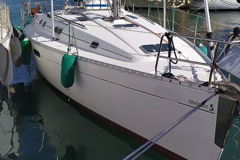 Izmir Sailboat 2 cabin 4 berths 4 guests 10.62 m Listing Number: #18543 3