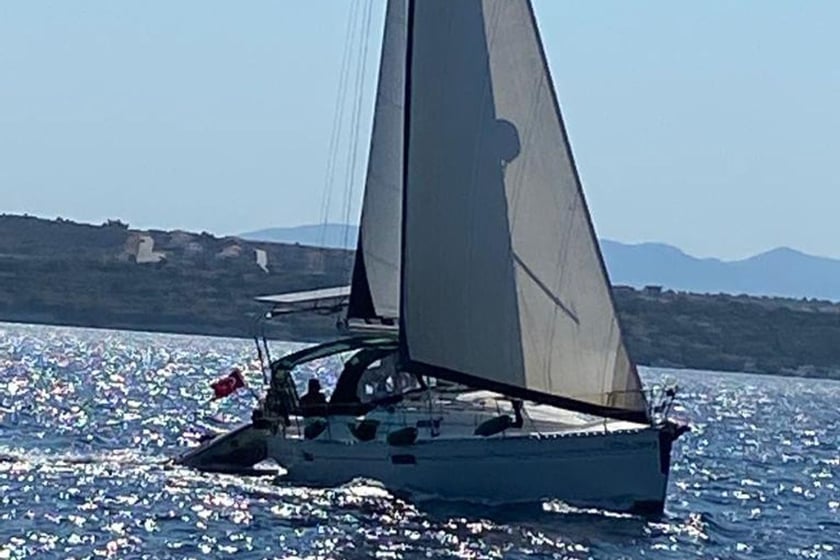 Izmir Sailboat 2 cabin 4 berths 4 guests 10.62 m Listing Number: #18543 4